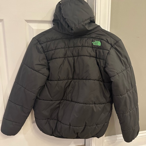 THE NORTH FACE Reversible Down Puffer Coat. Boys Large. Black and Green. - Picture 4 of 8